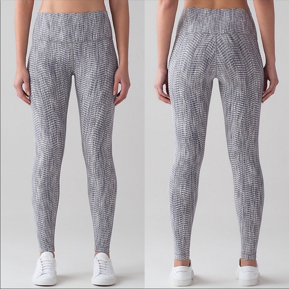 Lululemon WunderUnder soul high rise leggings in arrow jacquard. Size 6.